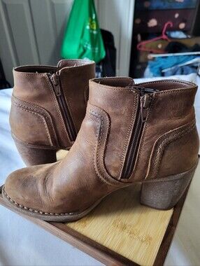 2/$25! Clarks Brown Leather Ankle Booties with Side Zipper